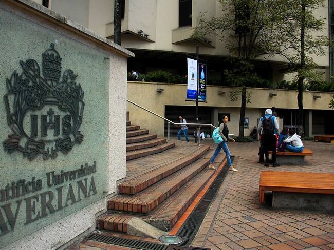 La universidad dispuso un equipo especializado que se encuentra adelantando los trabajos para restablecer los servicios. Foto: Colprensa.