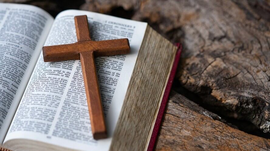 La compra la iba a realizar la Capillanía General de la Policía Nacional para 64 capillas de los 32 departamentos del país. Foto: Getty Images / MANUSAPON KASOSOD