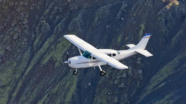 Imagen de referencia de una avioneta. Foto: Getty Images / Arctic-Images