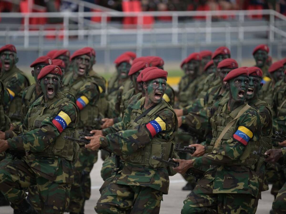 Soldados de Venezuela desactivan 30 explosivos en zona limítrofe con Colombia