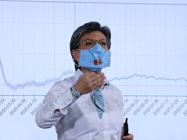 “El programa de Renta Básica permanecerá estos cuatro años, sabemos que hay familias en pobreza que lo necesitan, así que continuará”, dijo la alcaldesa Claudia López. Foto: Colprensa / CAMILA DÍAZ