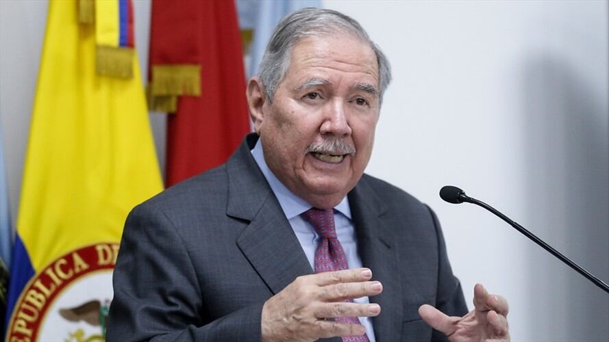 El ministro de Defensa, Guillermo Botero, aseguró desde Santiago de Chile que Los Pelusos estarían detrás del secuestro de un militar en el Valle del Cauca. Foto: Colprensa
