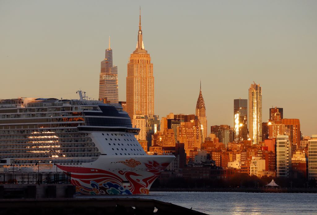Sunset on Midtown Manhattan in New York City(Photo by Gary Hershorn/Getty Images)