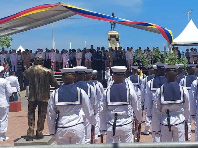 Desfile militar en Santa Marta. Foto: W Radio