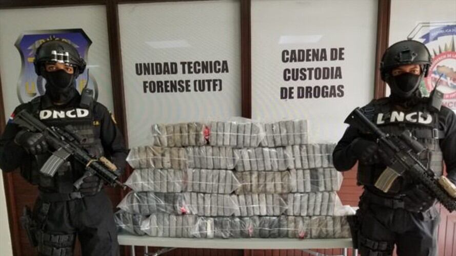 Se decomisaron 133 paquetes -presumiblemente de cocaína- en un operativo desplegado en el puerto de Manzanillo. Foto: Cortesía Portal El Caribe RD