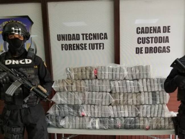 Se decomisaron 133 paquetes -presumiblemente de cocaína- en un operativo desplegado en el puerto de Manzanillo. Foto: Cortesía Portal El Caribe RD