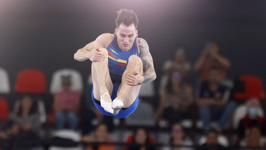 Dia 16, gimnasia trampolin, individual masculino final. Foto: Colprensa.