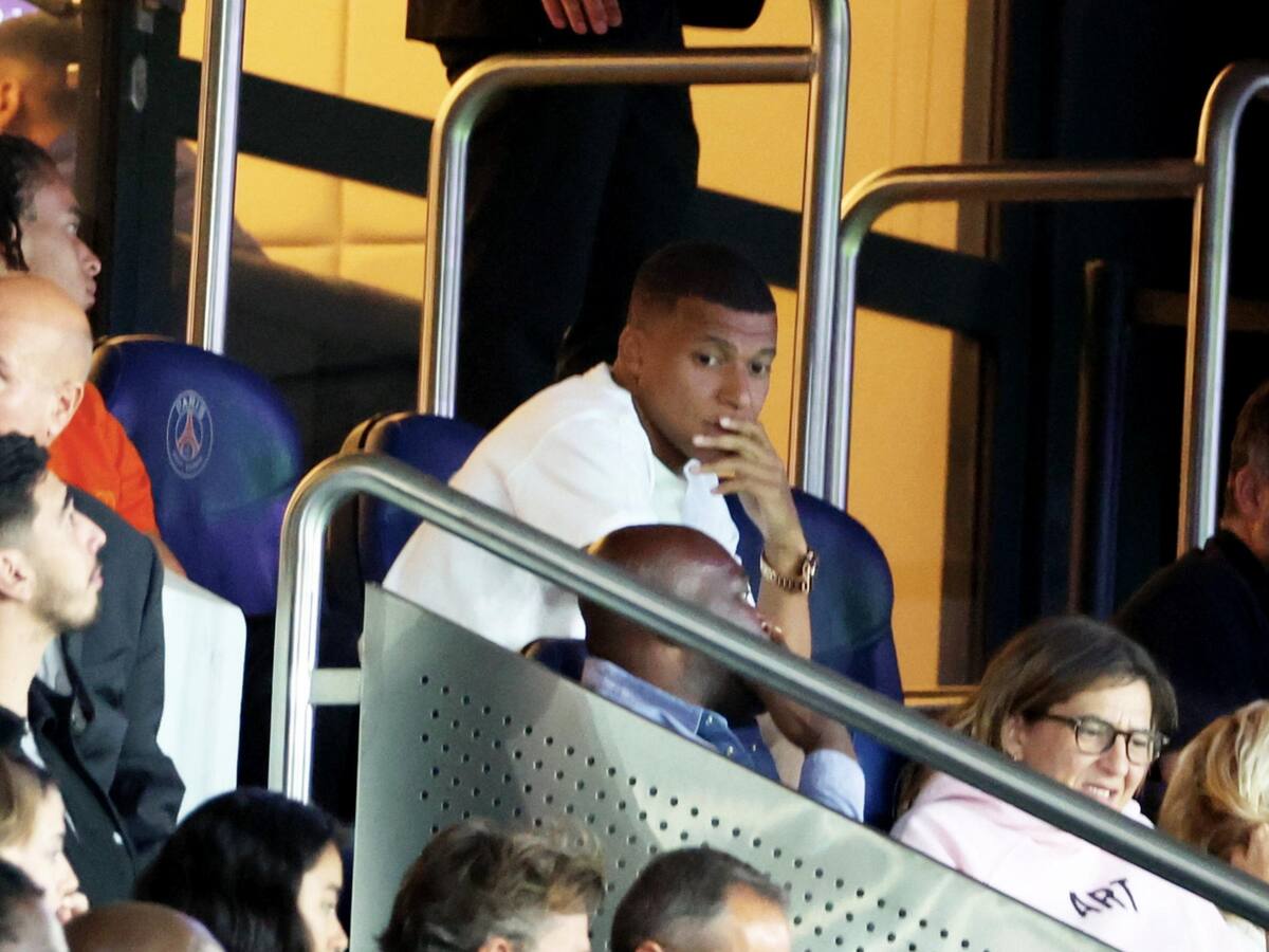 Mbappé inicia la Ligue 1 en las gradas