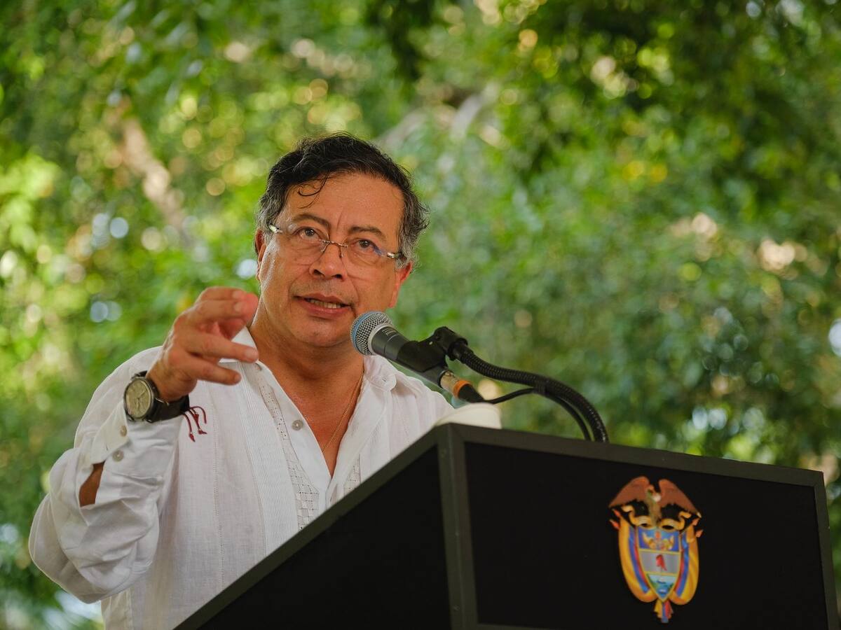 Políticos españoles solicitan retirar la Medalla de Honor al presidente Gustavo Petro
