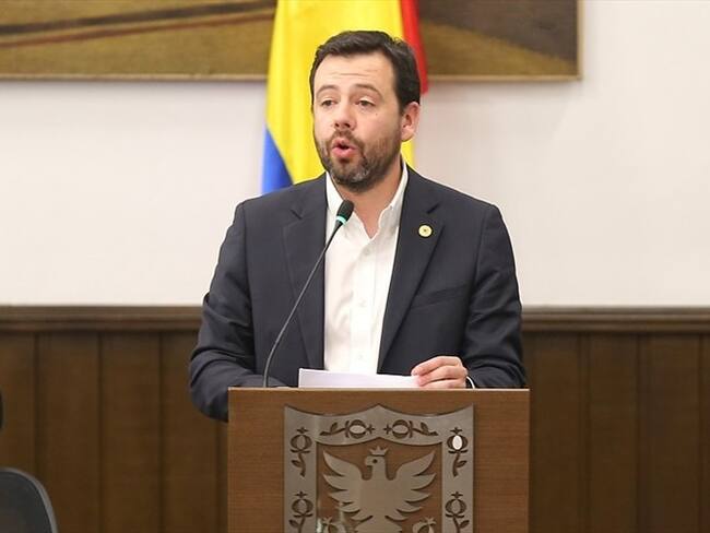 Bogotá no se puede quedar cruzada de brazos esperando ventiladores: Carlos Fernando Galán