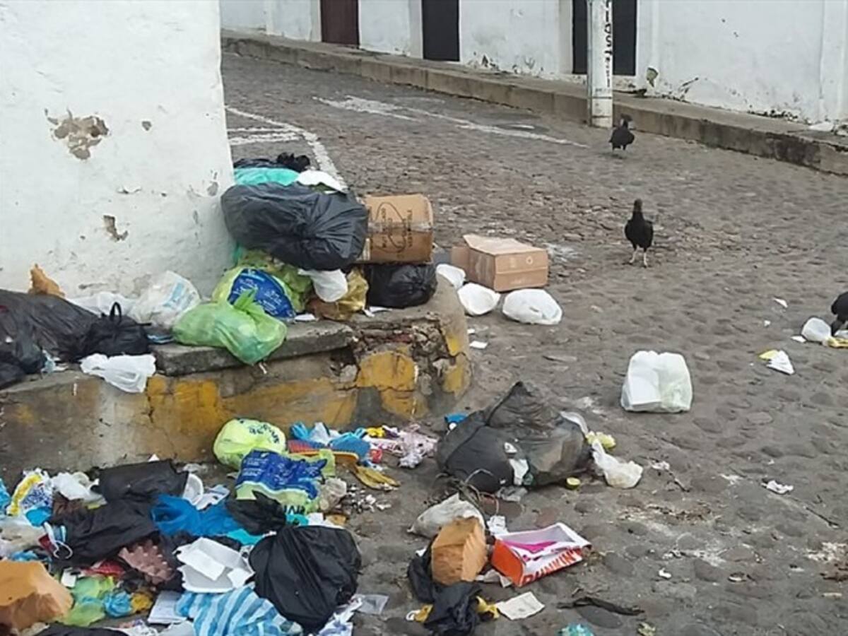 Ríos de basuras en Girón tras emergencia sanitaria