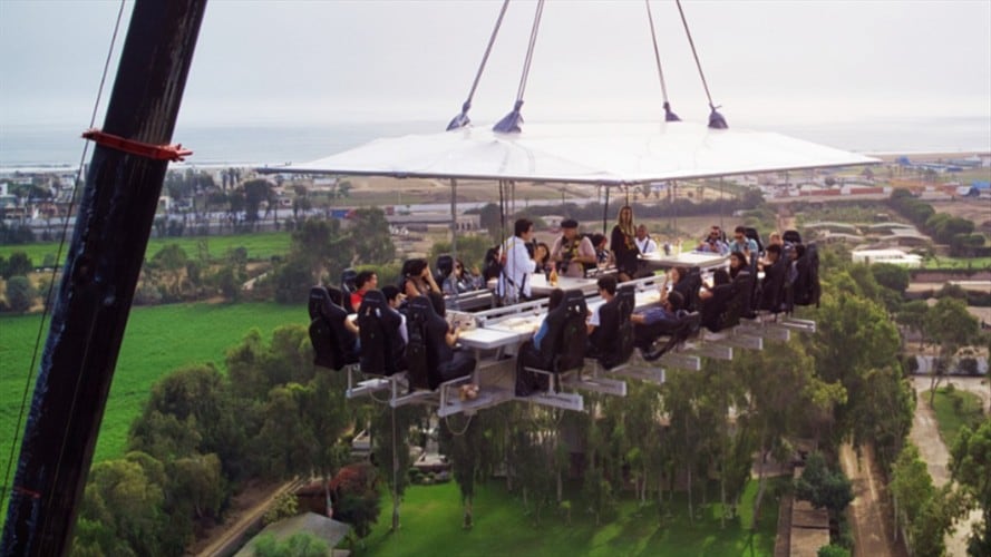 El restaurante que solo funciona en el cielo abrirá sus puertas este mes en Perú. Foto: Cortesía Dinner in the sky