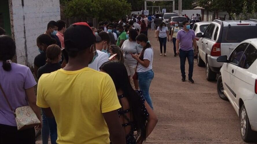 Por aglomeraciones, suspenden jornada de vacunación en el corregimiento Santa Lucía. Foto: cortesía.