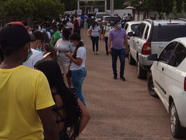 Por aglomeraciones, suspenden jornada de vacunación en el corregimiento Santa Lucía. Foto: cortesía.