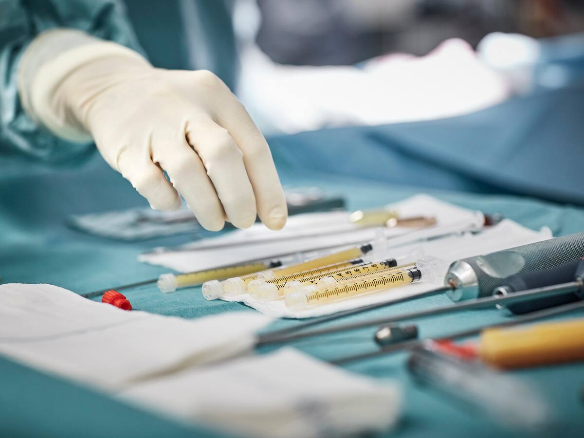 Denuncian cursos exprés para aprender a hacer cirugías plásticas