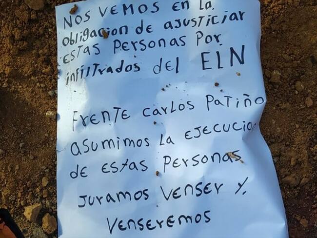 Este letrero fue abandonado al lado de los cadáveres de las víctimas . Foto: Cortesía