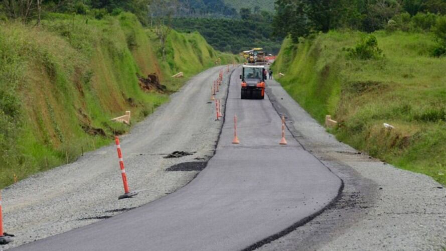 20 pare y siga en varios trayectos de la vía.. Foto: