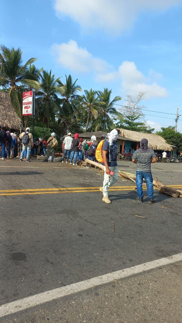 Mineros se toman nuevamente el puente San Jorge, en La Apartada, Córdoba. Foto: cortesía.