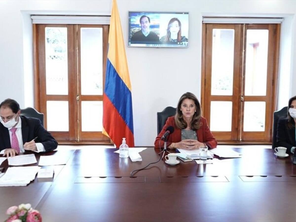 Marta L. Ramírez dice que no se favorecerá a aerolíneas particulares, reactivando vuelos