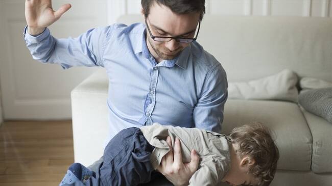 El artículo en Francia dice que los padres deben ejercer su autoridad “sin violencia”. Foto: Getty Images