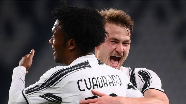 Juan Guillermo Cuadrado y Matthijs de Ligt, jugadores de la Juventus de Turín. Foto: MARCO BERTORELLO/AFP via Getty Images