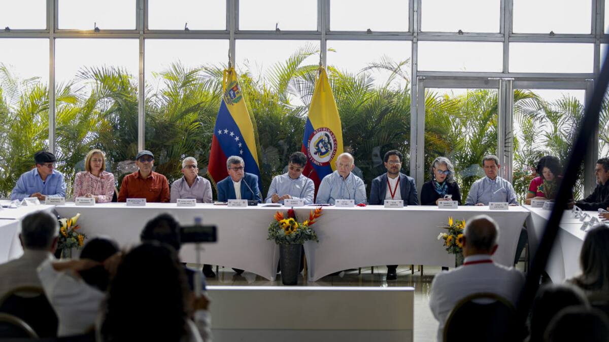 Aún no hay acuerdo sobre cese al fuego con ELN: se discutiría en México