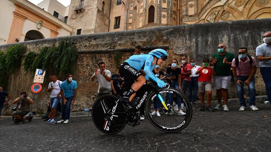 Miguel Ángel 'Supermán' López transportado en ambulancia a un hospital de Palermo. Foto: Getty Images / STUART FRANKLIN