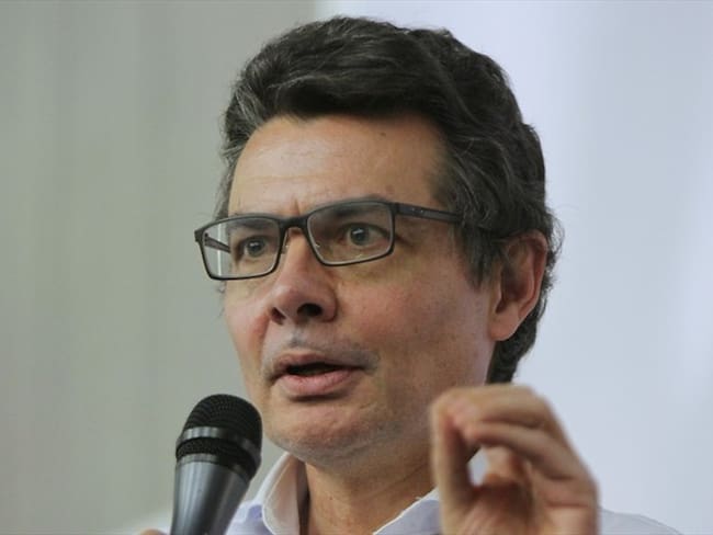 La estrategia verde para llevarse a Alejandro Gaviria a su coalición