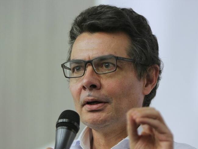 La estrategia verde para llevarse a Alejandro Gaviria a su coalición