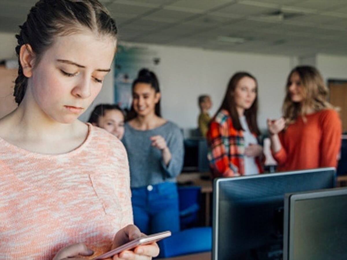 Experto en ciberacoso explica cómo evitar el acoso por redes sociales