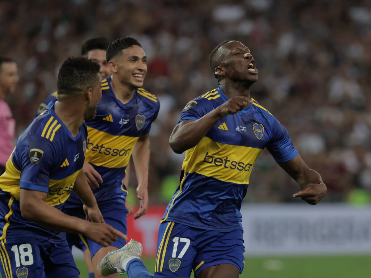 El peruano Advíncula: primer extranjero que marca para Boca en una final de Libertadores