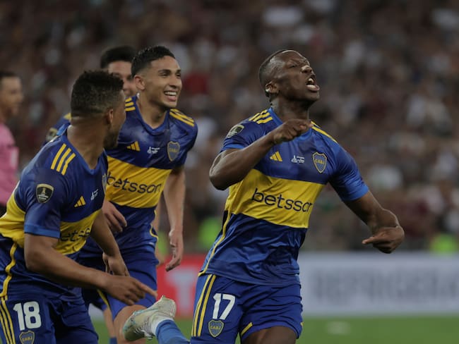 Luis Advíncula, de Boca, celebra gol en la final de Copa Libertadores contra Fluminense | Foto: EFE