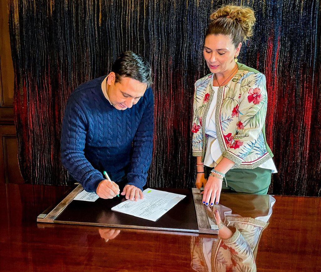 Mauricio Lizcano y Eleonora González, nueva directora de la Agencia de Cooperación Internacional. Vía Twitter.