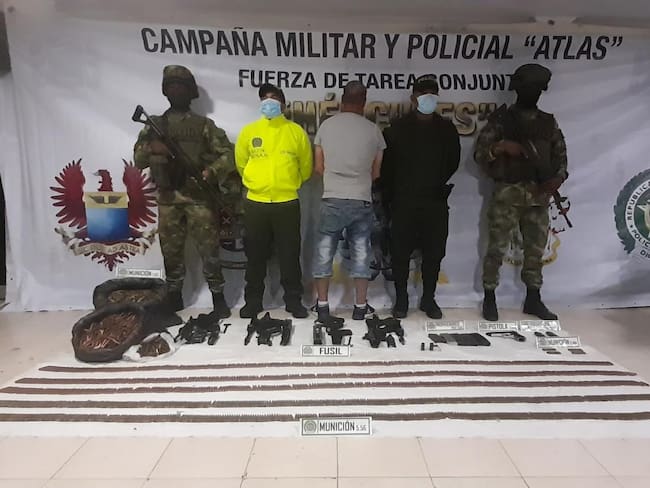 Captura de un hombre perteneciente al grupo armado &#039;Urías Rondón&#039; de las disidencias de las FARC. Crédito: Policía Nacional