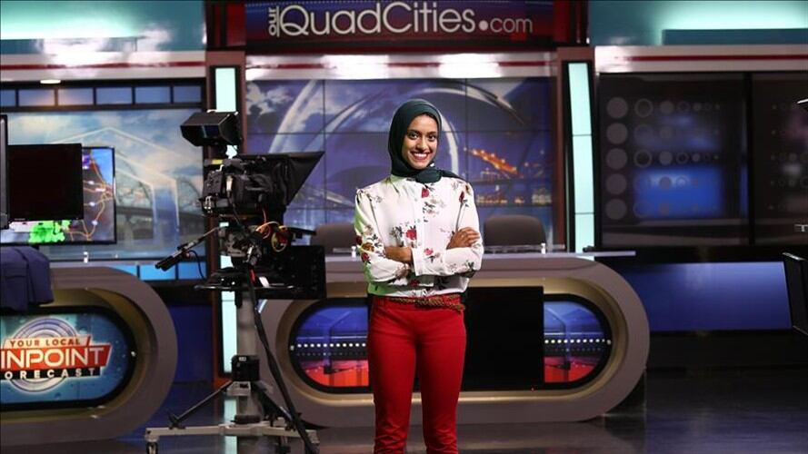 La presentadora de noticias, Tahera Rahman, posa para una foto durante una entrevista en Chicago. Foto: Bilgin S. Şaşmaz- Agencia Anadolu