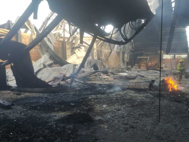Incendio en fábrica de colchones de Pereira / Foto: Cuerpo de Bomberos Pereira