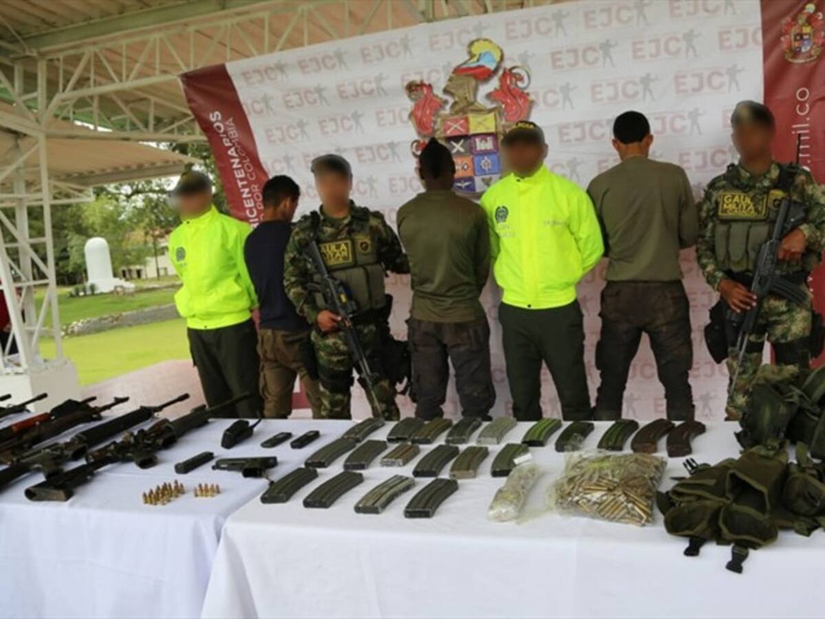 Dejan libres a tres hombres capturados en combates en El Tambo, Cauca