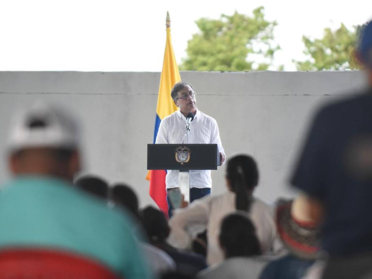 Petro pidió reubicar a damnificados por invierno en terrenos públicos o privados