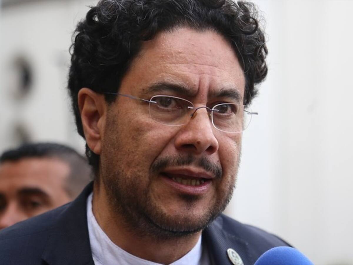 Iván Cepeda denuncia ante la Fiscalía a María Claudia Daza y a Priscila Cabrales