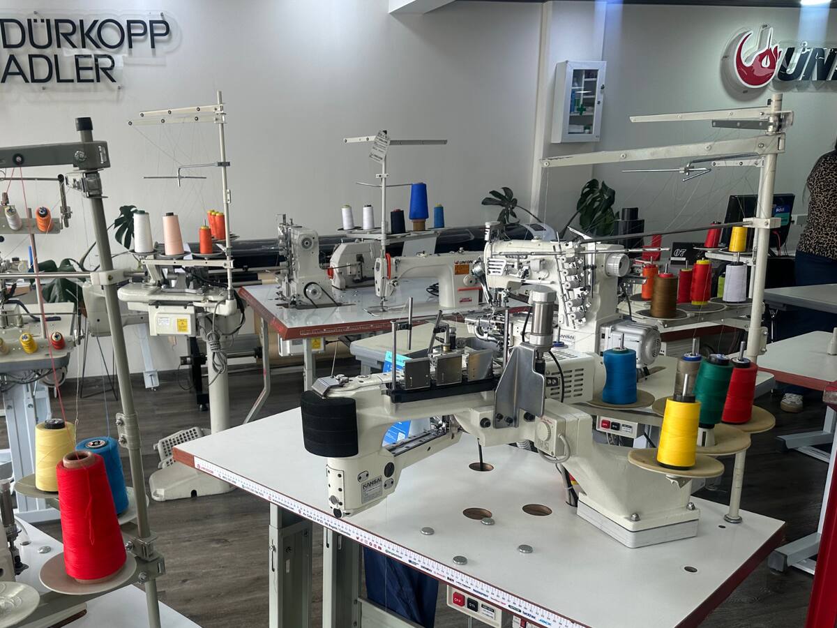 Soluciones W: Una máquina para confeccionar calzado, la ayuda de Impocoser a familia en Medellín