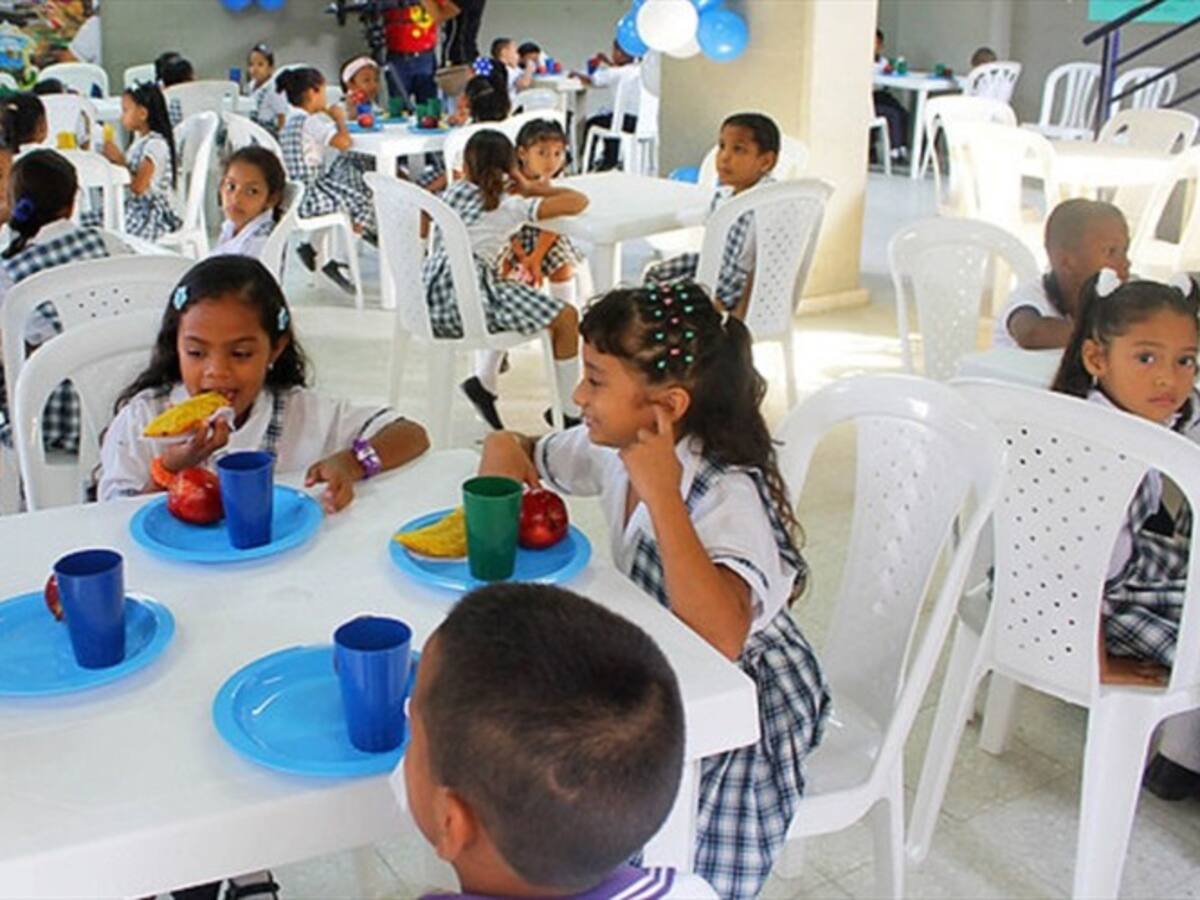 El PAE todavía es un desafío de inversión para el gobierno: Mineducación
