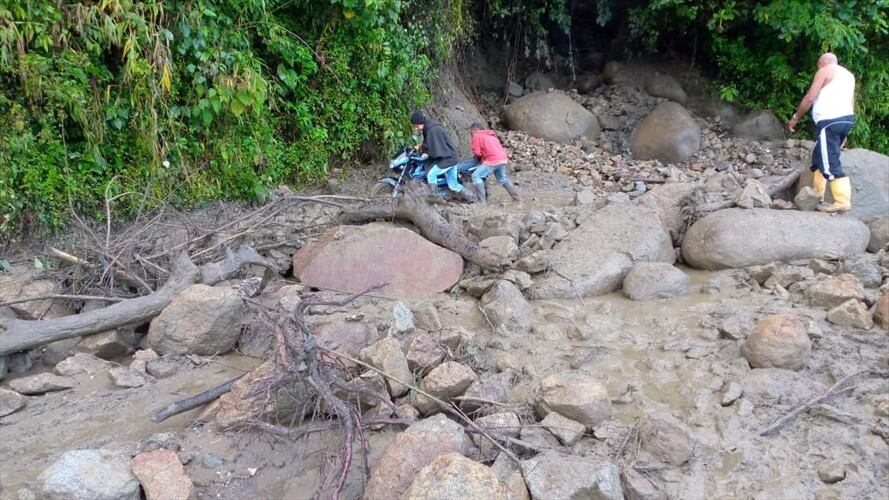 Las autoridades solicitaron a la ciudadanía transitar con precaución en esta zona . Foto: Cortesía