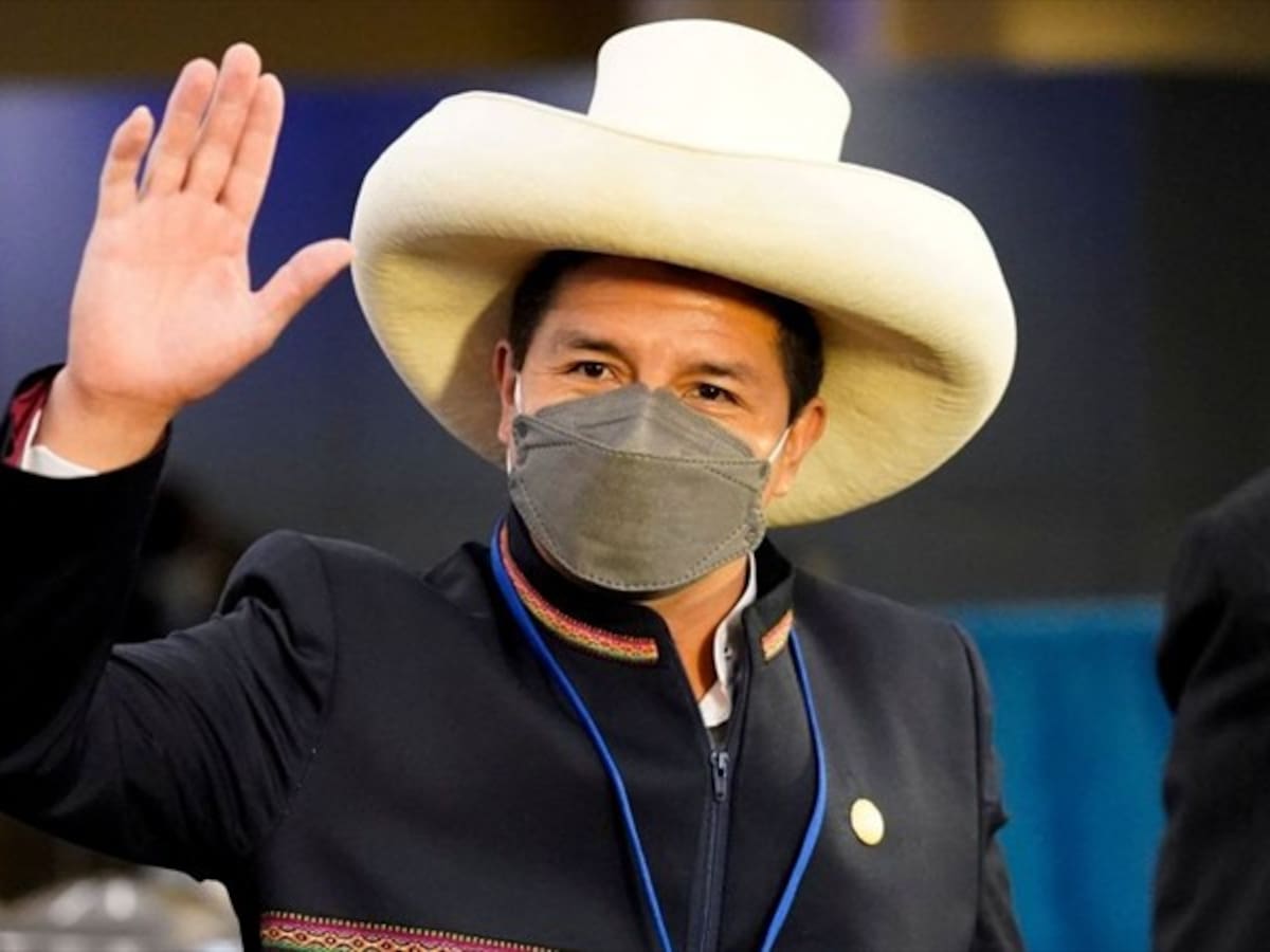 El avión presidencial de Perú saldrá a la venta, dice mandatario Castillo