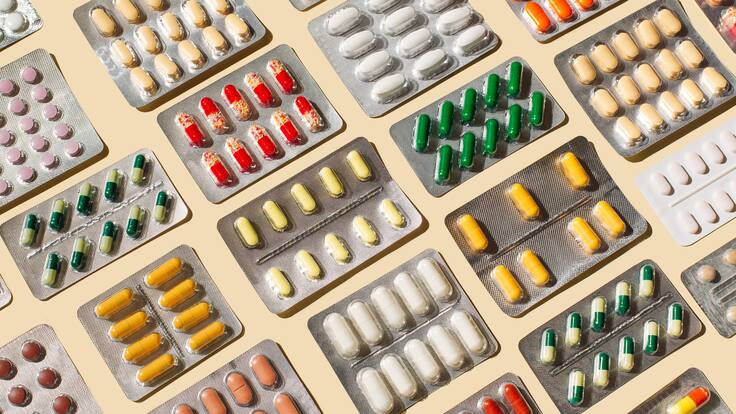 ¿Por qué cuando se está en tratamiento con antibiótico no se debería tomar alcohol? Médico explica