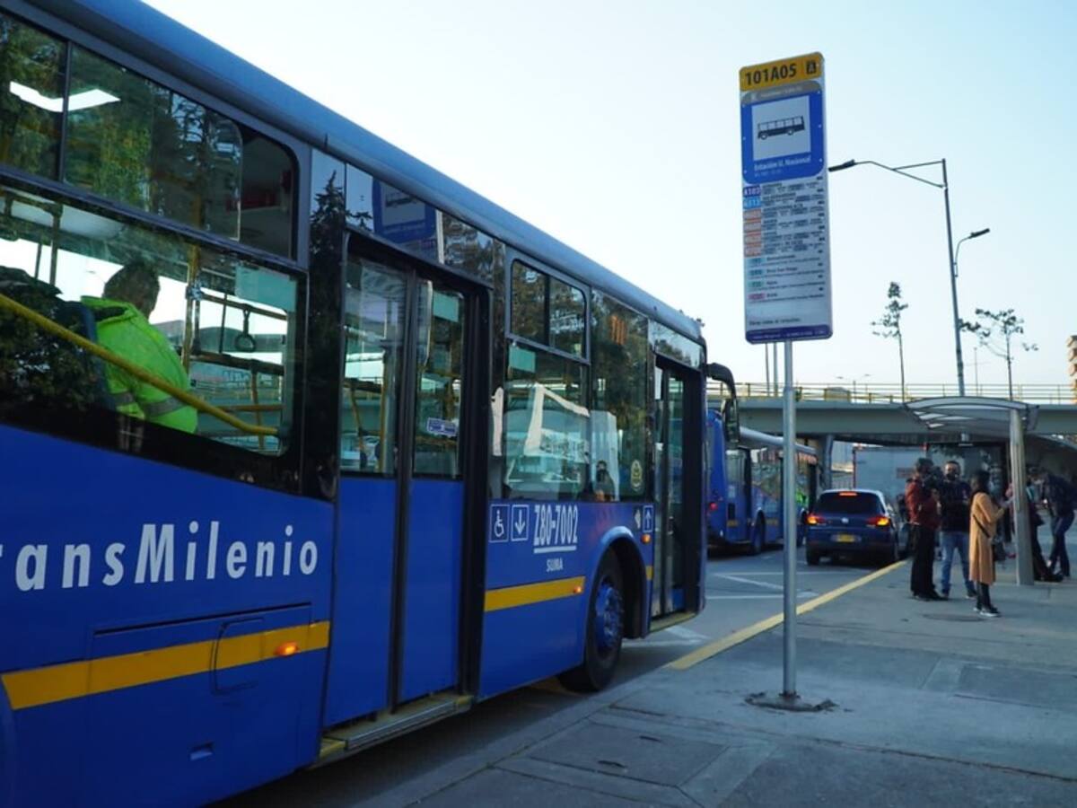 Intolerancia: Ciclista atacó a cuchillo a un conductor del Sitp en Bogotá