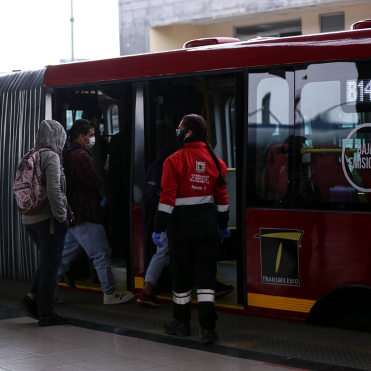 Vendedor de dulces apuñaló a dos pasajeros de TransMilenio porque no le dieron plata