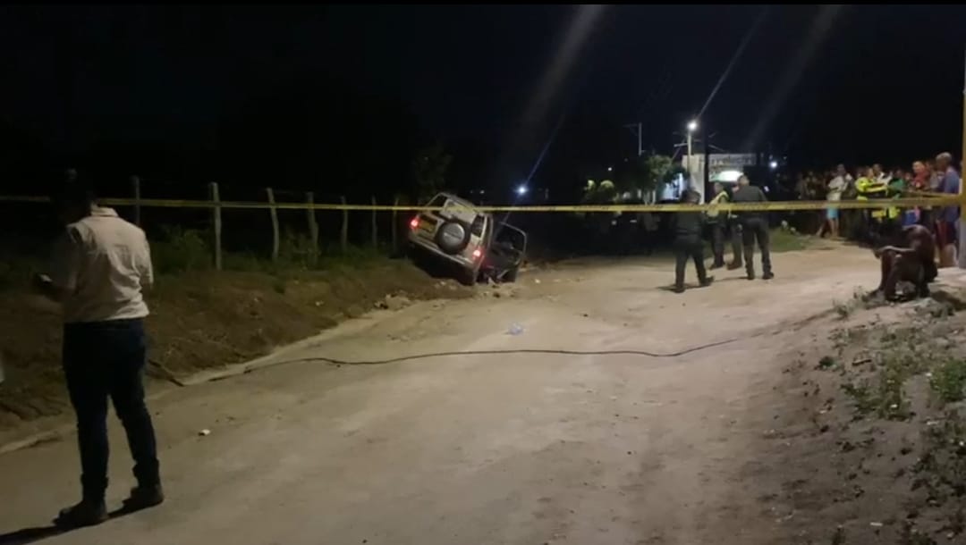 Así quedó la camioneta atacada a tiros/  Cortesía