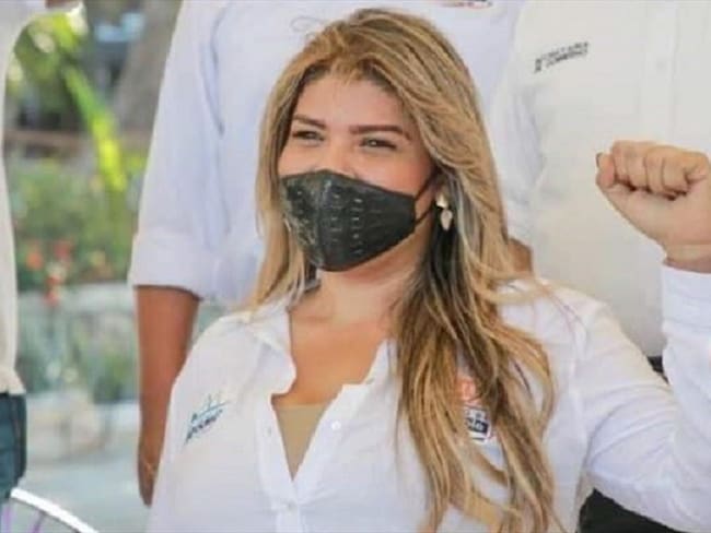 Cantillo fue auxiliada por una ambulancia que de inmediato la trasladó a la clínica Bahía, donde fue intervenida con urgencia . Foto: Alcaldía de Santa Marta