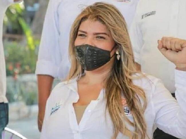 Cantillo fue auxiliada por una ambulancia que de inmediato la trasladó a la clínica Bahía, donde fue intervenida con urgencia . Foto: Alcaldía de Santa Marta