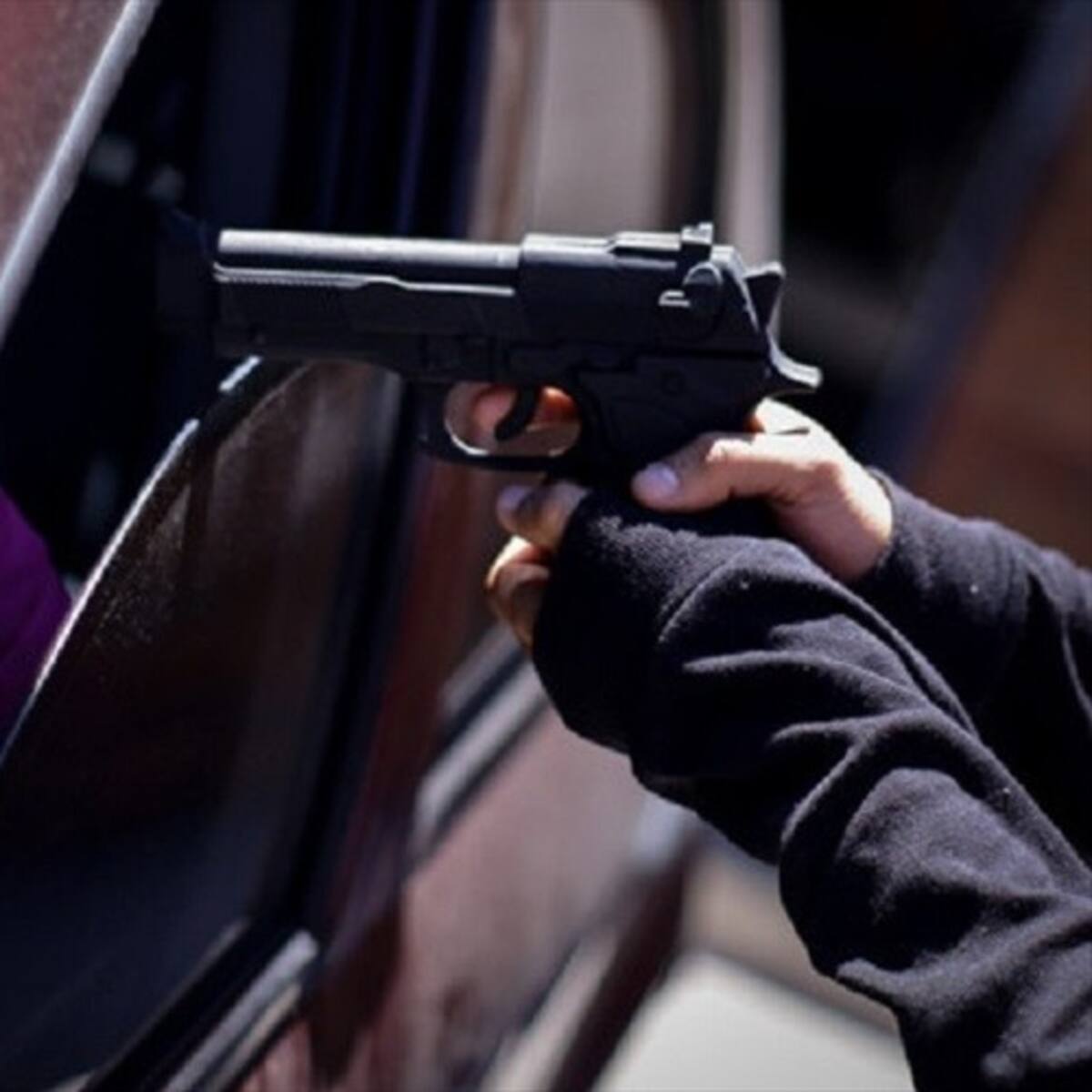 Robo de una camioneta de alta gama en Ciudad Salitre dejó un hombre herido